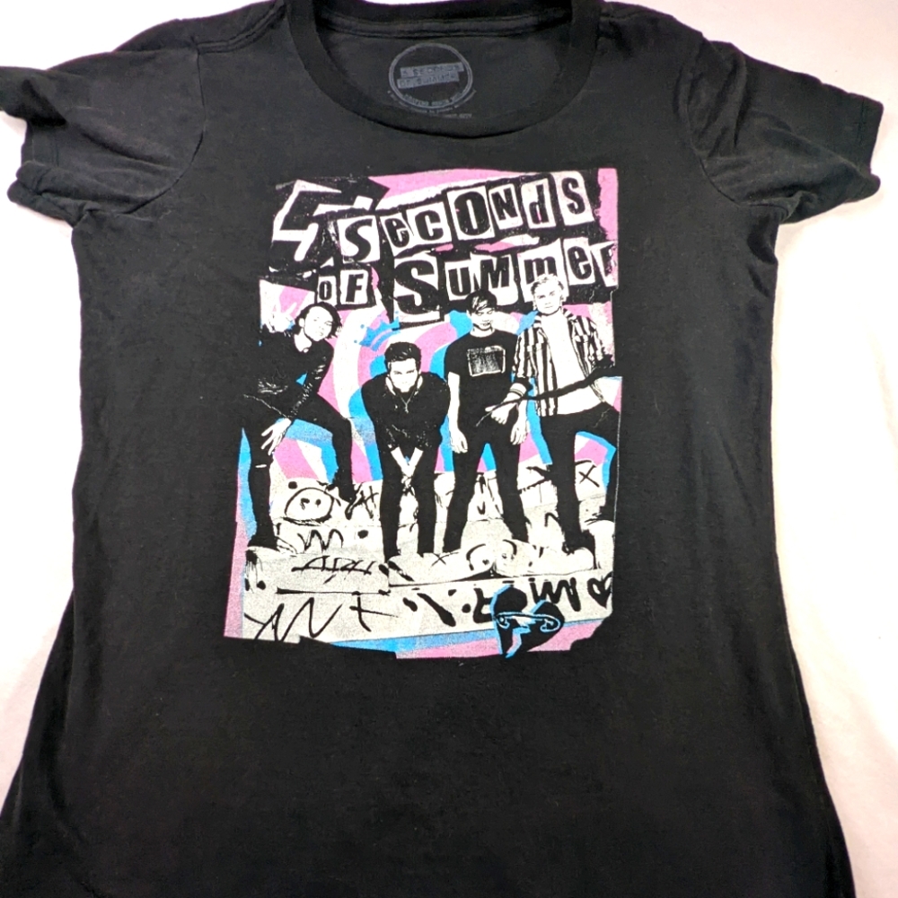 5 Seconds of Summer 2016 Concert Tour Pink & Blue Graphics Tee Medium